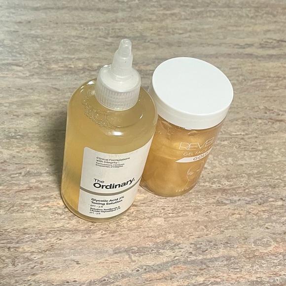 Bundle of Revele gold gel face mask and The Ordinary Glycolic acid toner - Picture 12 of 13